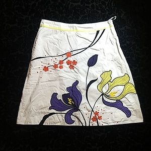 Lithe Floral Embroidery white skirt beautiful